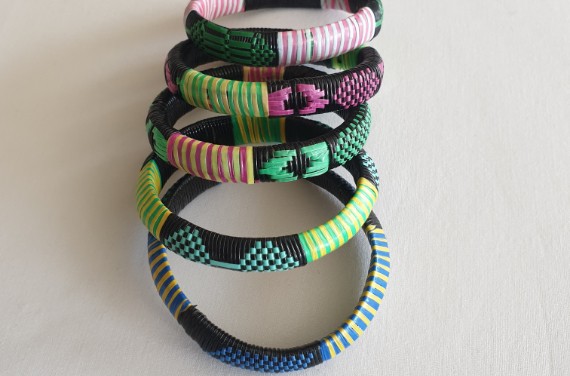 Bracelets africains recyclés en plastique