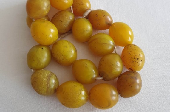 Perles de Bohême anciennes jaune claires