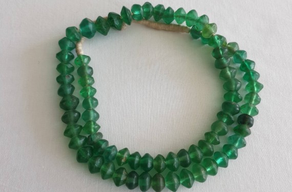 Perles anciennes vertes