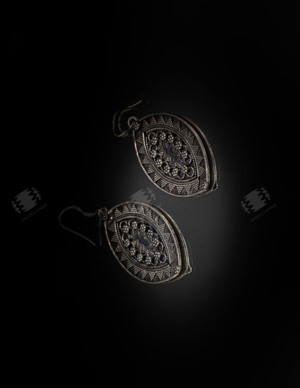 Boucles indiennes ovales en argent avec motifs