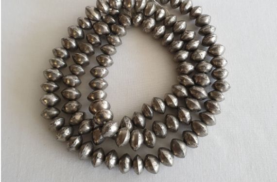 Collier perles de métal argenté
