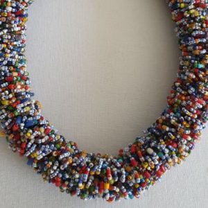Collier ethnique africain boudin de perles de rocailles multicolore
